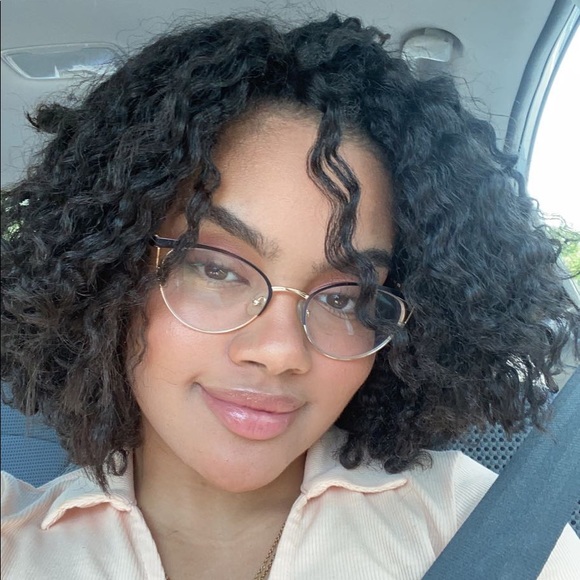 Meet your Posher, Lisanny - Picture 1 of 1